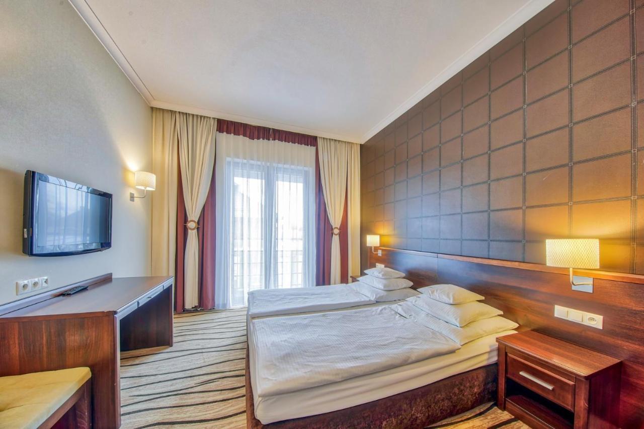 Hotel Arkas Proszkow Exterior foto